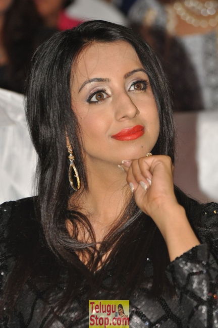 Sanjjanaa latest stills 2- Photos,Spicy Hot Pics,Images,High Resolution WallPapers Download