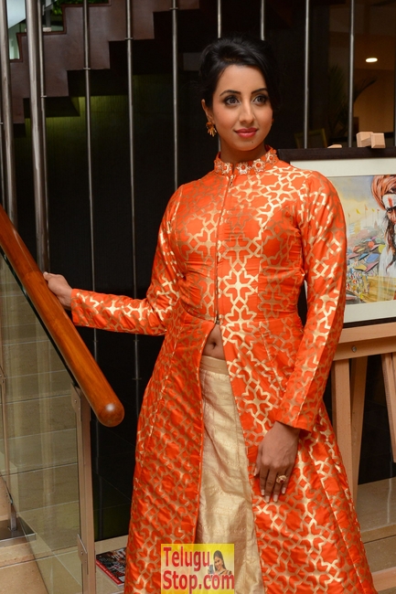 Sanjjanaa new stills 5- Photos,Spicy Hot Pics,Images,High Resolution WallPapers Download