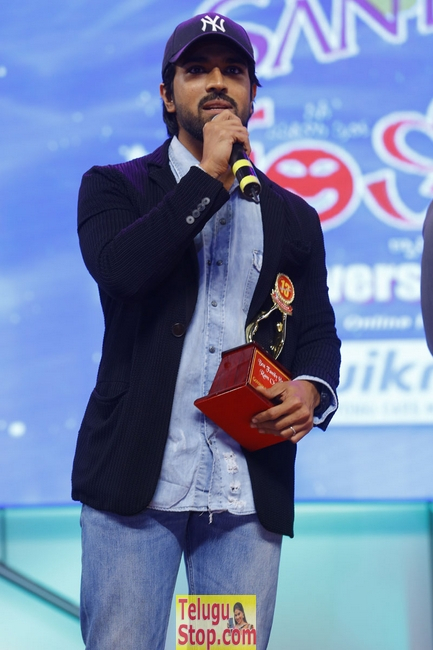 Santosham 13th anniversary south indian film awards- Photos,Spicy Hot Pics,Images,High Resolution WallPapers Download