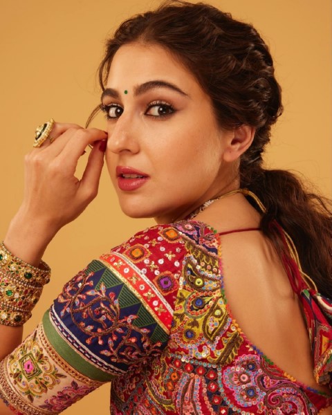 Sara ali khan whats up with you dont twist guys hearts-Actress, Actresssara, Adda, Karan Johar, Karanjohar, Sara Ali Khan, Saraali, Sara Khan, Sara Khana, Southactress Photos,Spicy Hot Pics,Images,High Resolution WallPapers Download