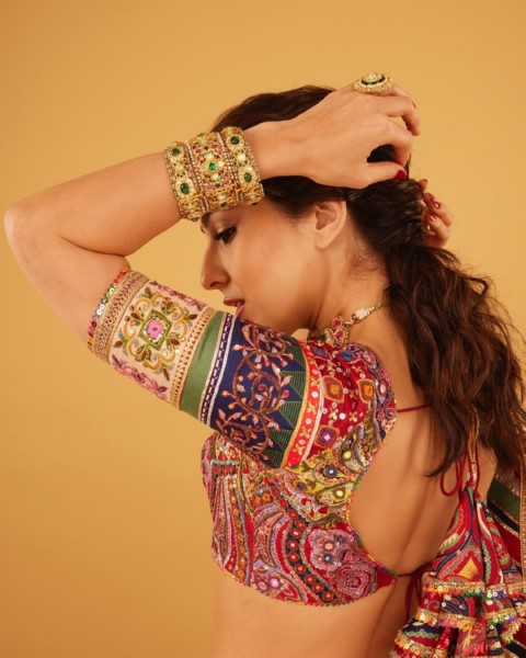 Sara ali khan whats up with you dont twist guys hearts-Actress, Actresssara, Adda, Karan Johar, Karanjohar, Sara Ali Khan, Saraali, Sara Khan, Sara Khana, Southactress Photos,Spicy Hot Pics,Images,High Resolution WallPapers Download