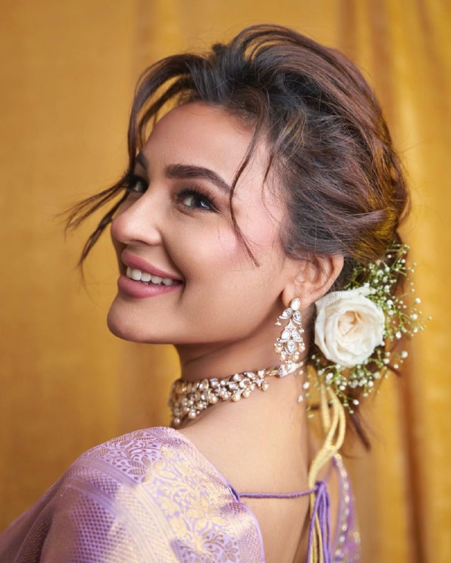 Seerat kapoor looks gorgeous in saree-Actressseerat, Seerat Kapoor, Seeratkapoor Photos,Spicy Hot Pics,Images,High Resolution WallPapers Download