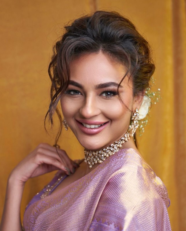 Seerat kapoor looks gorgeous in saree-Actressseerat, Seerat Kapoor, Seeratkapoor Photos,Spicy Hot Pics,Images,High Resolution WallPapers Download