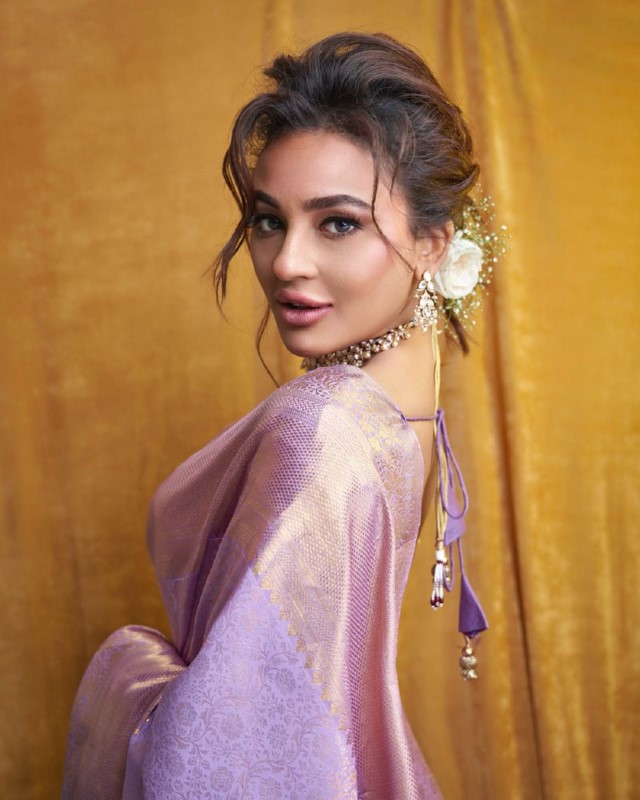 Seerat kapoor looks gorgeous in saree-Actressseerat, Seerat Kapoor, Seeratkapoor Photos,Spicy Hot Pics,Images,High Resolution WallPapers Download