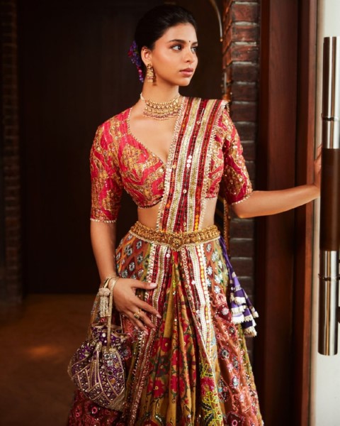 Shah rukh khans daughter suhana khan looks beautiful in a traditional dress-Shahrukhkhan, Suhana Khan, Suhanakhan, Suhana Khan Hot, Suhana Khana Photos,Spicy Hot Pics,Images,High Resolution WallPapers Download