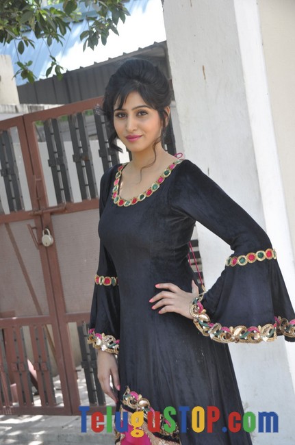 Shamili new stills 8- Photos,Spicy Hot Pics,Images,High Resolution WallPapers Download