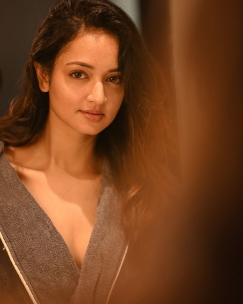 Shanvi srivastava who is entertaining with photoshoots exposing beauty-Actressshanvi, Shanvi, Shanvisrivastav Photos,Spicy Hot Pics,Images,High Resolution WallPapers Download