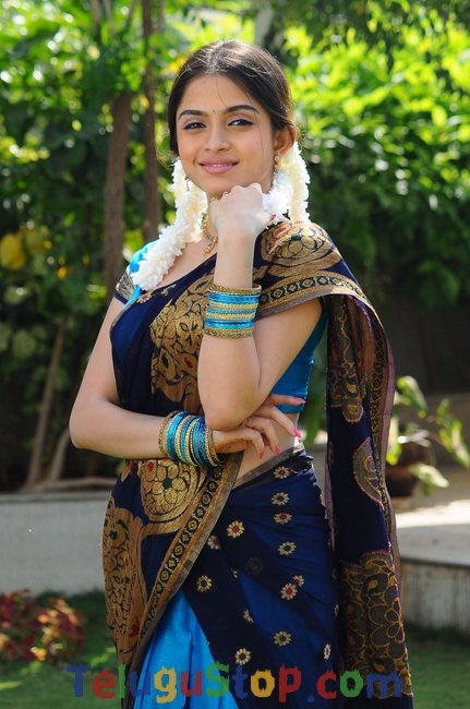 Sheena cute gallery- Photos,Spicy Hot Pics,Images,High Resolution WallPapers Download