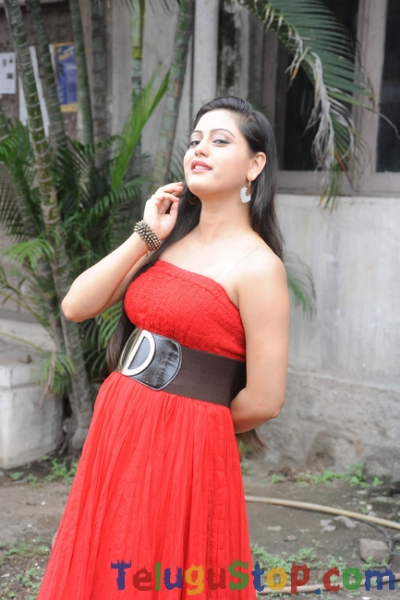 Shipra new stills- Photos,Spicy Hot Pics,Images,High Resolution WallPapers Download