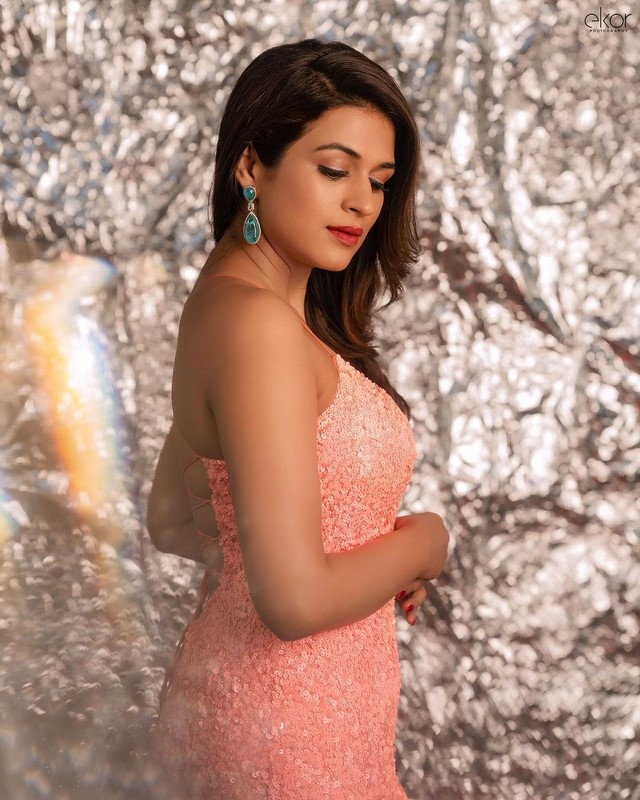 Shraddha das is impressing the fans by showing her beauty sacrifice-Shraddhaarya, Actressshraddha, Shraddha Arya, Shraddha Das Photos,Spicy Hot Pics,Images,High Resolution WallPapers Download