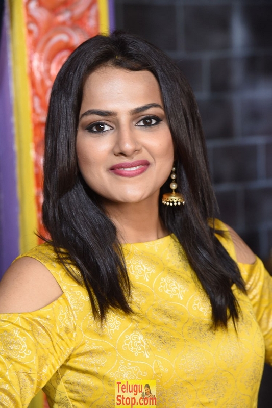 Shraddha srinath new stills- Photos,Spicy Hot Pics,Images,High Resolution WallPapers Download
