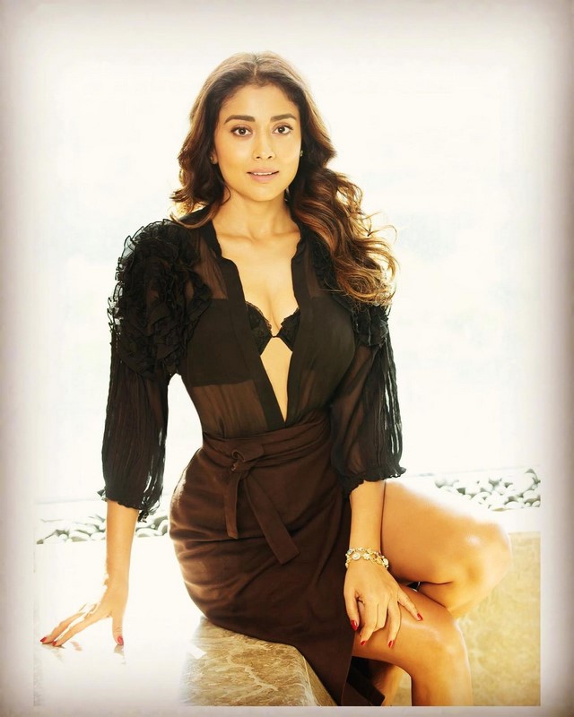 Shriya saran second innings looks drop dead gorgeous in this pictures-Shriyasaran, Actress, Shriya Saran Photos,Spicy Hot Pics,Images,High Resolution WallPapers Download