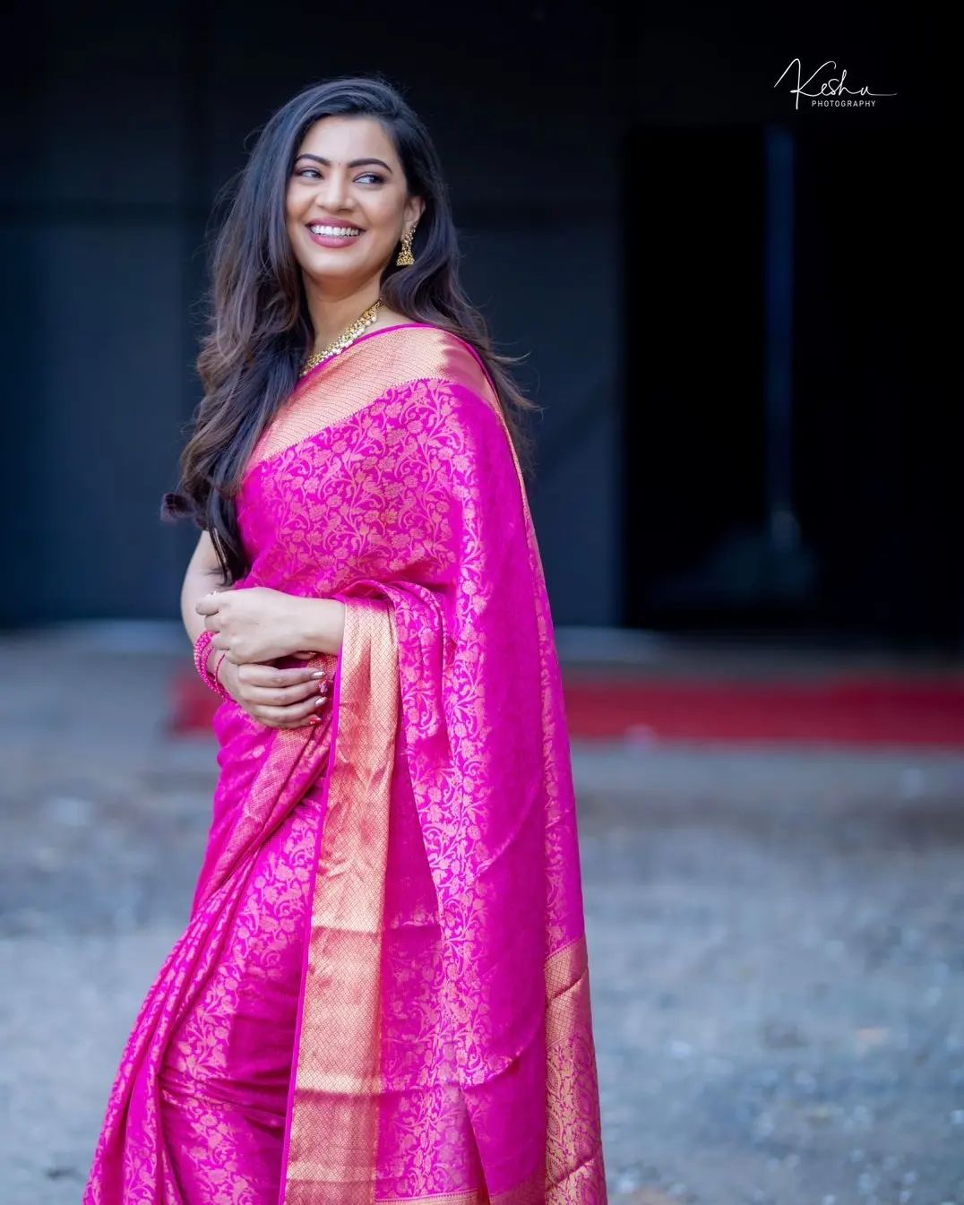 Singer geetha madhuri looks classy and pretty in this images-Geetha Madhuri, Geethamadhuri Photos,Spicy Hot Pics,Images,High Resolution WallPapers Download