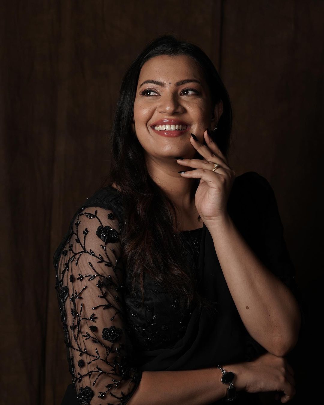 Singer geetha madhuri looks stunning in black saree-Geetha Madhuri, Geethamadhuri Photos,Spicy Hot Pics,Images,High Resolution WallPapers Download