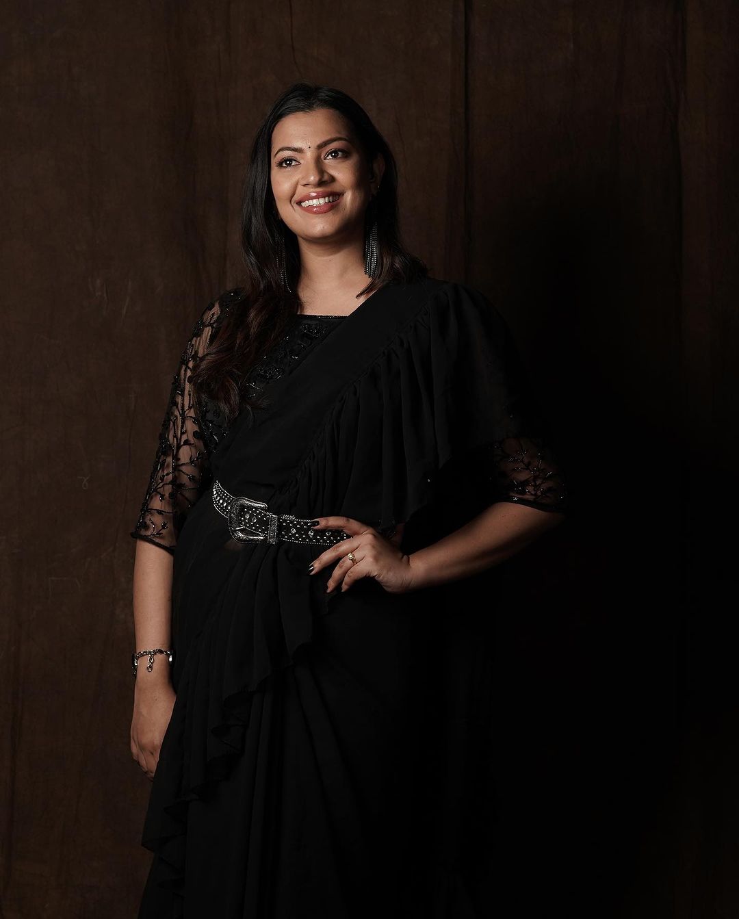 Singer geetha madhuri looks stunning in black saree-Geetha Madhuri, Geethamadhuri Photos,Spicy Hot Pics,Images,High Resolution WallPapers Download