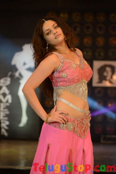 Sneha ullal latest stills- Photos,Spicy Hot Pics,Images,High Resolution WallPapers Download