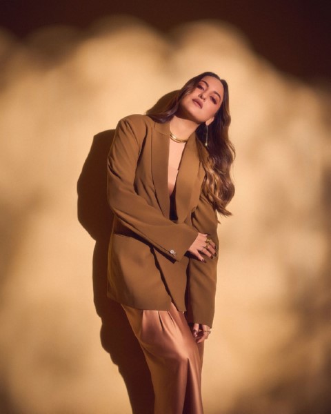 Sonakshi sinha is rocking stylish looks-Actresssonakshi, Hotactress, Hotindian, Indianactress, Sonakshi Sinha, Sonakshisinha Photos,Spicy Hot Pics,Images,High Resolution WallPapers Download