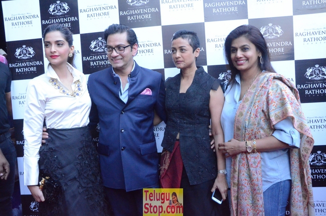 Sonam kapoor launches raghavendra rathore store- Photos,Spicy Hot Pics,Images,High Resolution WallPapers Download