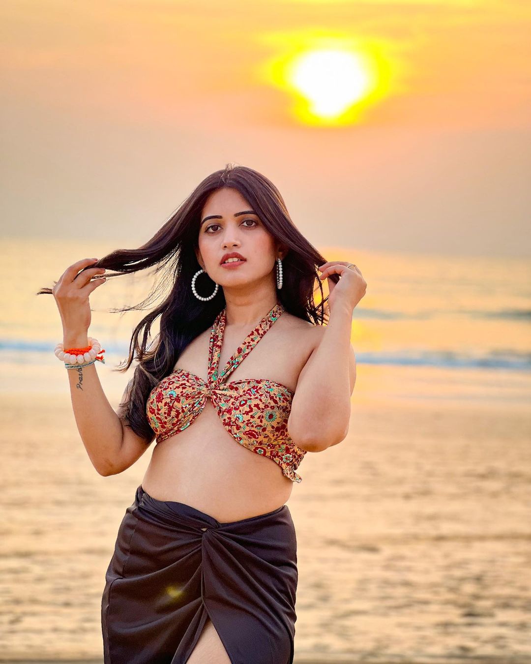 Sravanthi chokarapu is too hot and graceful in this poses-Anchorsravanthi Photos,Spicy Hot Pics,Images,High Resolution WallPapers Download
