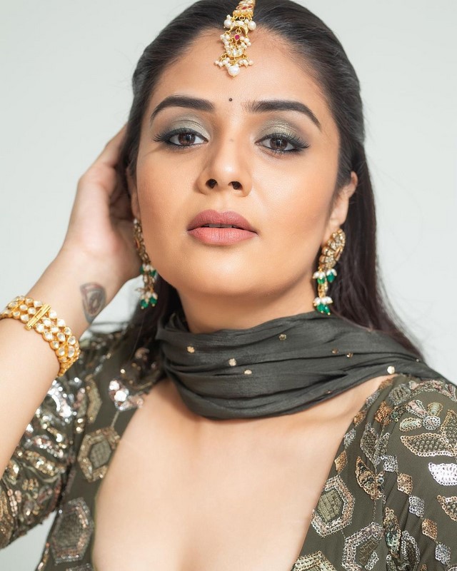 Sreemukhi leaves us smitten with her latest photoshoot-Anchorsreemukhi, Sreemukhi Photos,Spicy Hot Pics,Images,High Resolution WallPapers Download
