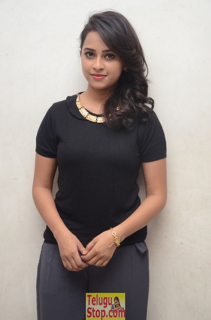 Sri divya latest stills 2- Photos,Spicy Hot Pics,Images,High Resolution WallPapers Download