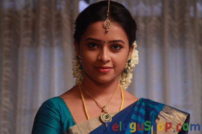 Sri divya pics- Photos,Spicy Hot Pics,Images,High Resolution WallPapers Download