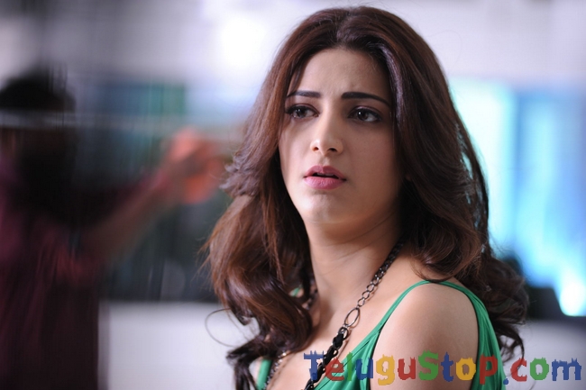 Sruthi hassan latest stills 2- Photos,Spicy Hot Pics,Images,High Resolution WallPapers Download