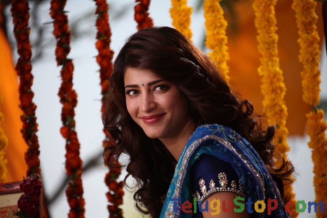 Sruthi hassan new pics- Photos,Spicy Hot Pics,Images,High Resolution WallPapers Download