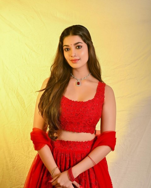 Stunning beauty digangana suryavanshi trending stills- Photos,Spicy Hot Pics,Images,High Resolution WallPapers Download