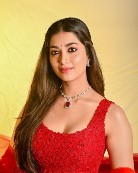 Stunning beauty digangana suryavanshi trending stills- Photos,Spicy Hot Pics,Images,High Resolution WallPapers Download