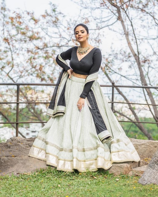 Stunning pictures of anchor sreemukhi-Crazyuncles, Anchor Srimukhi, Anchorsrimukhi, Sreemukhi Photos,Spicy Hot Pics,Images,High Resolution WallPapers Download