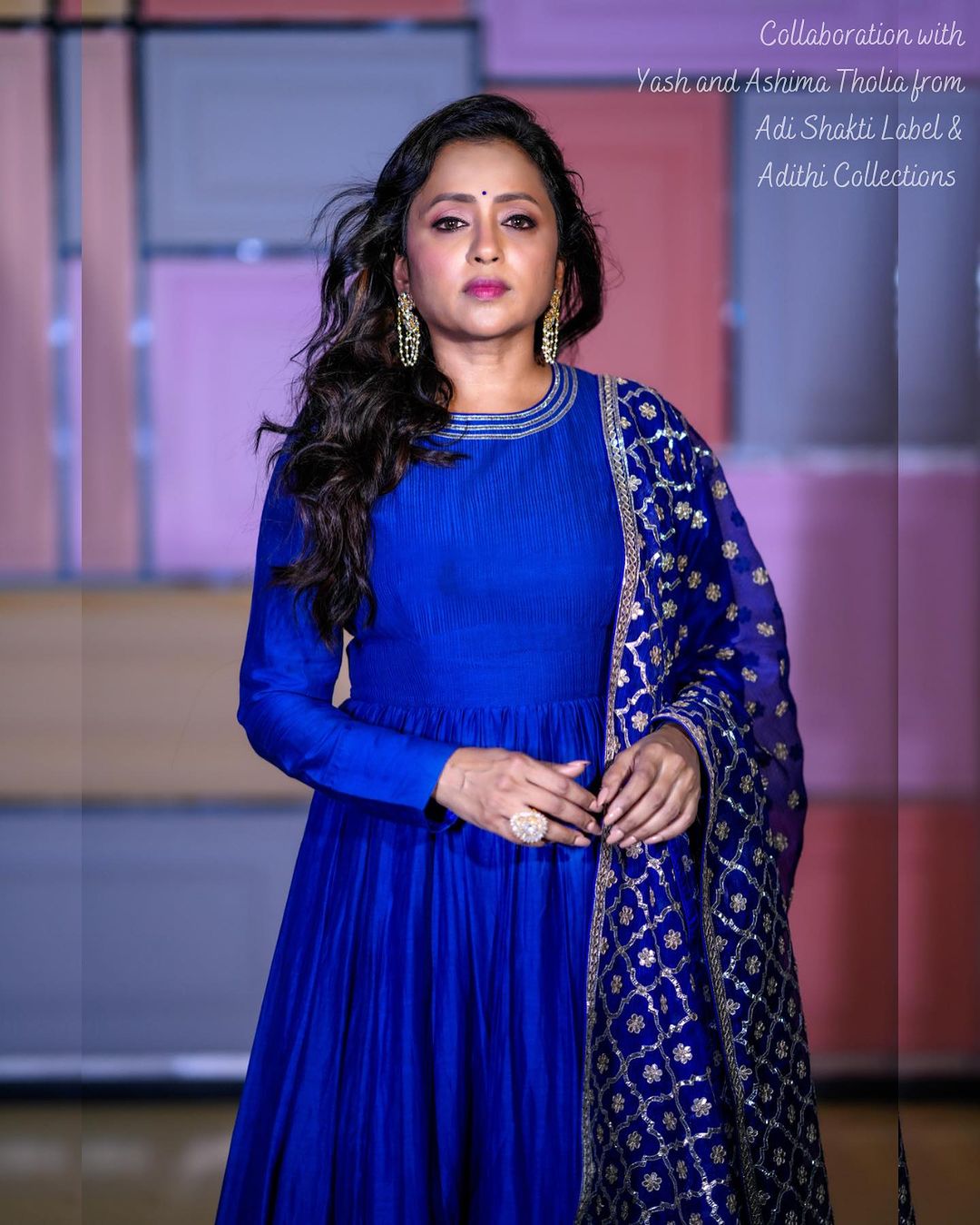 Suma kanakala looks classy and elegant in this pictures-Kanakala Latest, Kanakala, Kanakala Shows, Anchorsuma Photos,Spicy Hot Pics,Images,High Resolution WallPapers Download