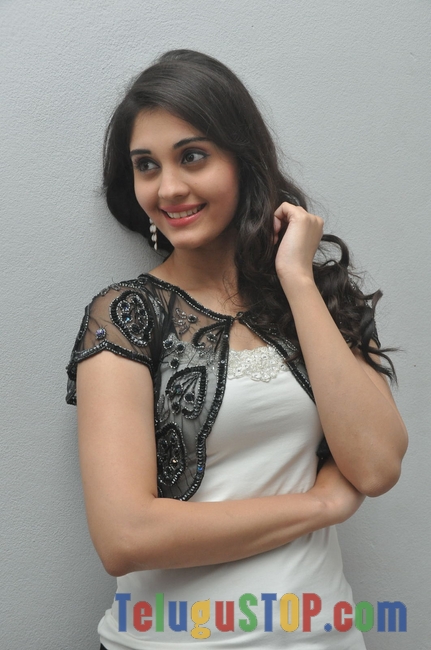 Surabhi new stills 2- Photos,Spicy Hot Pics,Images,High Resolution WallPapers Download