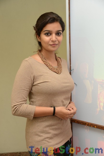 Swathi new pics- Photos,Spicy Hot Pics,Images,High Resolution WallPapers Download