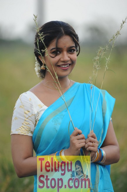 Swathi stills in tripura movie 2- Photos,Spicy Hot Pics,Images,High Resolution WallPapers Download