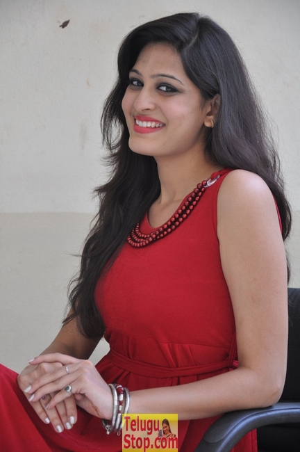 Swetha new stills- Photos,Spicy Hot Pics,Images,High Resolution WallPapers Download