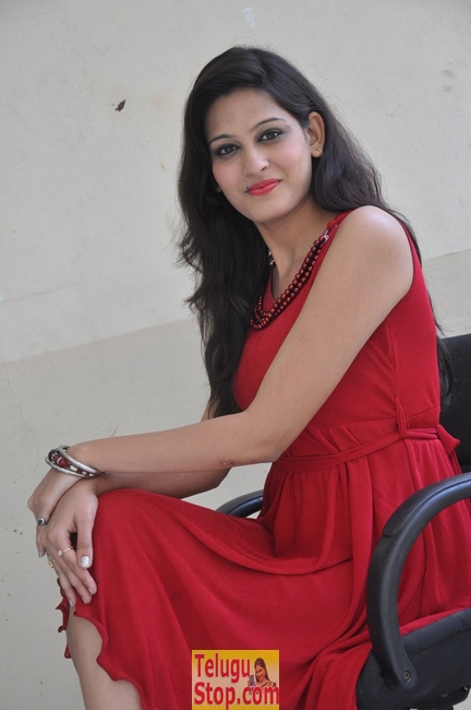 Swetha new stills- Photos,Spicy Hot Pics,Images,High Resolution WallPapers Download