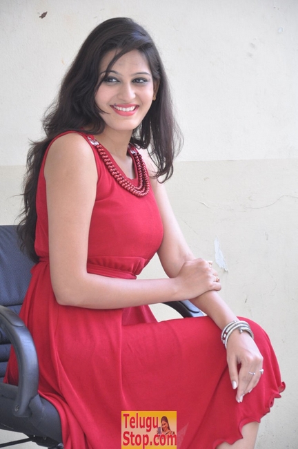 Swetha new stills- Photos,Spicy Hot Pics,Images,High Resolution WallPapers Download