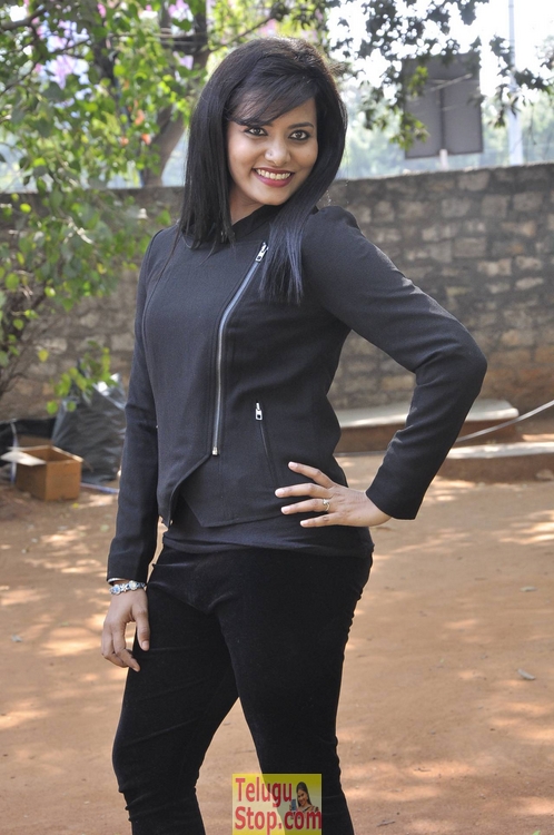 Tanuja naidu stills- Photos,Spicy Hot Pics,Images,High Resolution WallPapers Download