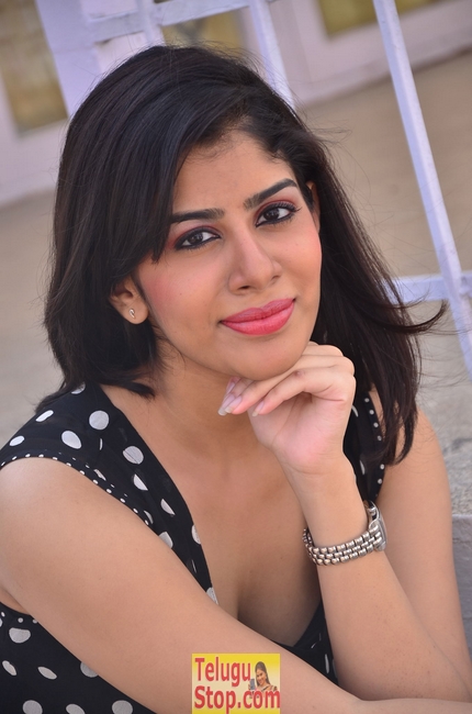 Tanya reddy new stills- Photos,Spicy Hot Pics,Images,High Resolution WallPapers Download