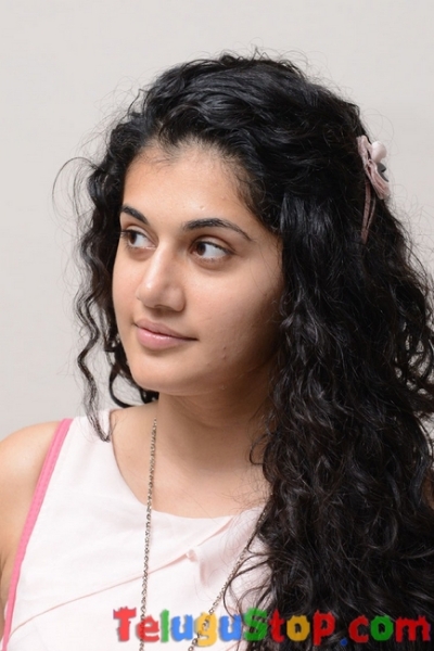 Tapsee latest pics- Photos,Spicy Hot Pics,Images,High Resolution WallPapers Download