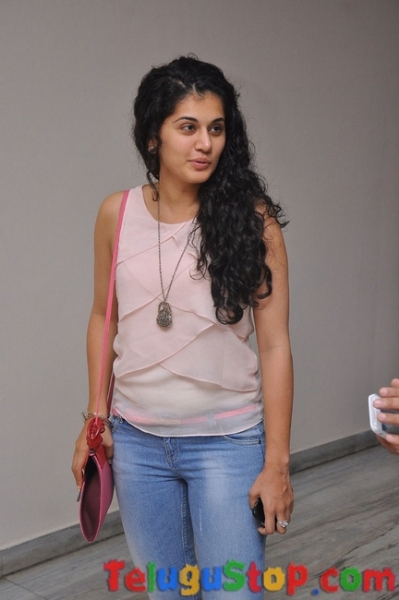 Tapsee latest pics- Photos,Spicy Hot Pics,Images,High Resolution WallPapers Download