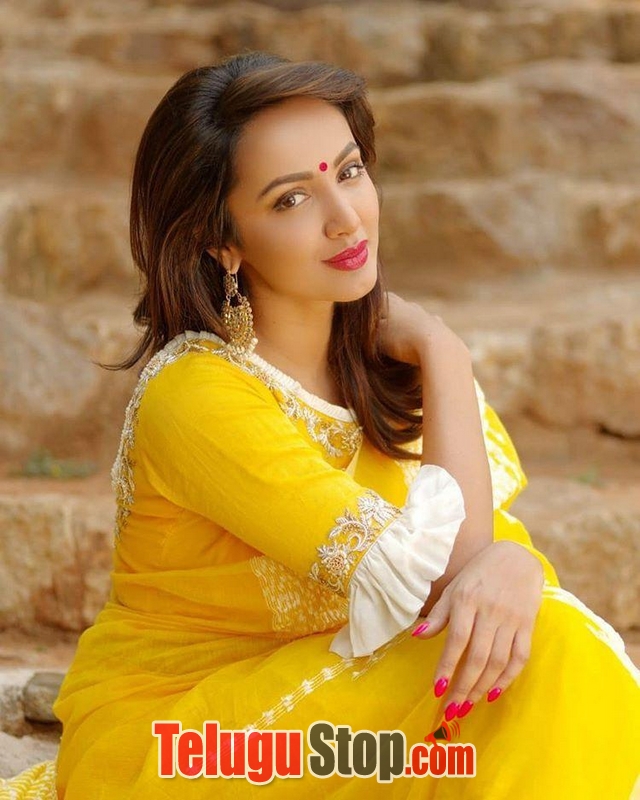 Tejaswi madivada new pics 2- Photos,Spicy Hot Pics,Images,High Resolution WallPapers Download