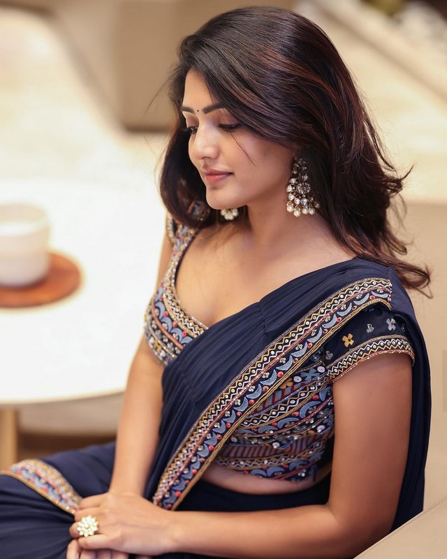 Telangana pori eesha rebba looks sizzling in a printed saree-Eesharebba, Eesha Rebba Photos,Spicy Hot Pics,Images,High Resolution WallPapers Download