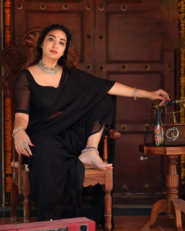 Telugu anchor bhanu sree fire handle in this black saree images-Bhanusree, Bhanu Sree, Bhanu Sree Pics Photos,Spicy Hot Pics,Images,High Resolution WallPapers Download