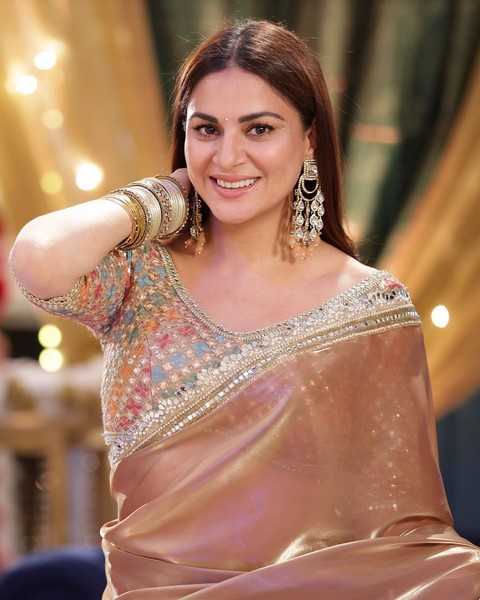 These amazing pictures of shraddha arya her stylish saree-Cargabru, Shraddha, Shraddha Arya, Shraddhaarya Photos,Spicy Hot Pics,Images,High Resolution WallPapers Download
