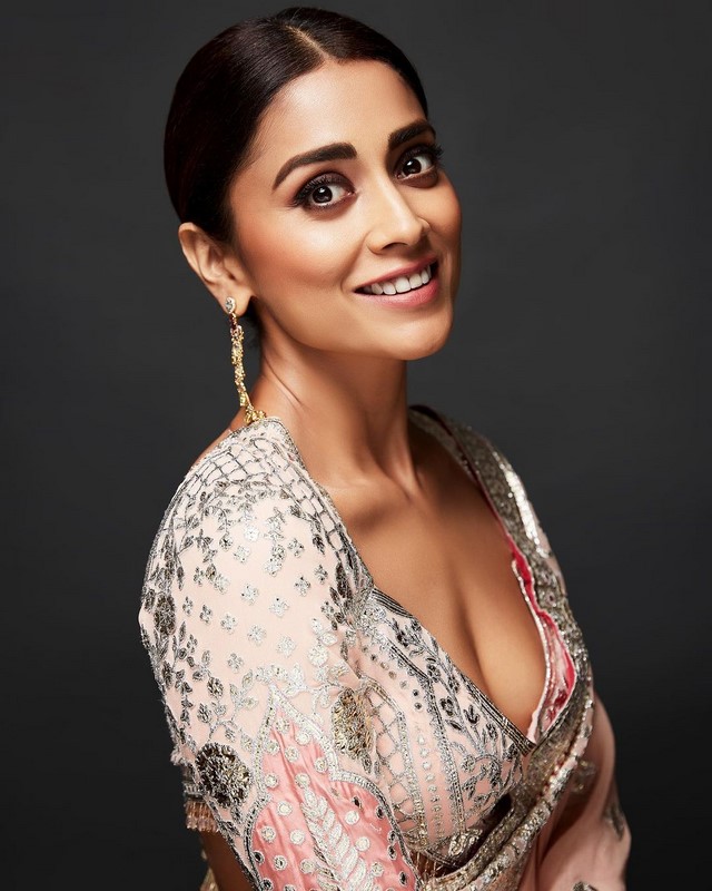 These stunning pics of actress shriya saran heads turn on the internet-Shriyasaran, Actressshriya, Shriya Saran Photos,Spicy Hot Pics,Images,High Resolution WallPapers Download