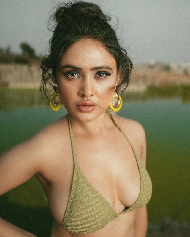 These stunning pics of actress sony charishta heads turn on the internet-Actresssony, Sony Charishta Photos,Spicy Hot Pics,Images,High Resolution WallPapers Download