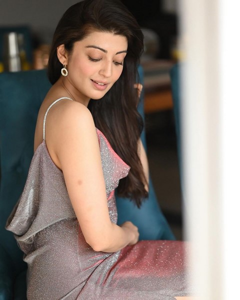 Those who saw the beauty of pranitha subhash got fuses out-Pranithasubhash Photos,Spicy Hot Pics,Images,High Resolution WallPapers Download