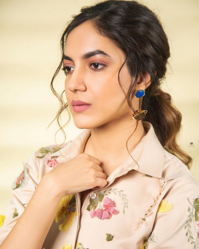 Tollywood actress ritu varma glamorous stills-Ritu Varma, Rituvarma, Tollywood Photos,Spicy Hot Pics,Images,High Resolution WallPapers Download